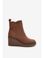 Zateplené boty na platformě z eko semiše hnědé model 21706901 - Boto Zateplené boty na platformě z eko semiše hnědé model 21706901 - Boto