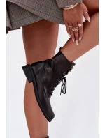 Kožené dámské kotníkové boty na ploché podrážce se zlatým detailem model 21707552 Černé - Zazoo Kožené dámské kotníkové boty na ploché podrážce se zlatým detailem model 21707552 Černé - Zazoo