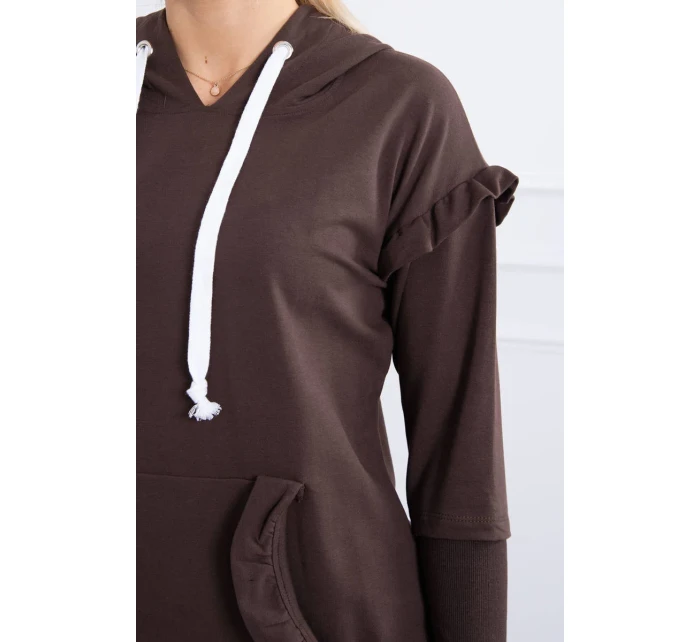 Šaty s ozdobnými volánky a kapucí v hnědé barvě Šaty s ozdobnými volánky a kapucí v hnědé barvě