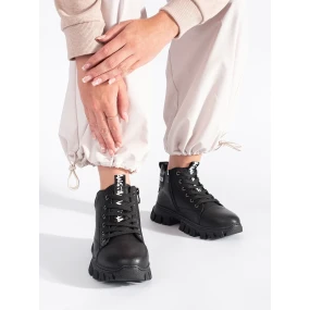 Zajímavé  kotníčkové boty dámské černé na plochém podpatku