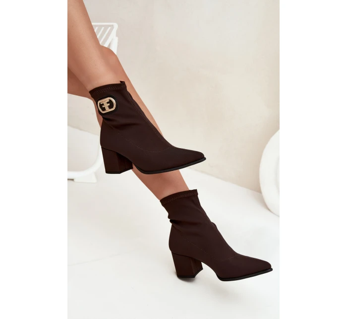 Dámské boty na podpatku se zlatým detailem Čokoládové model 21703500 - Zazoo