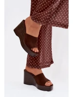 pantofle na platformě čokoládové model 21919265 - Boto