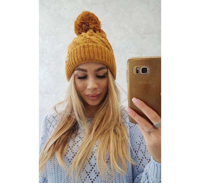 Fleecová čepice hořčicová model 18751361 - K-Fashion Fleecová čepice hořčicová model 18751361 - K-Fashion