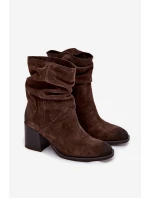 Kožené semišové kotníkové boty s nařasením na podpatku – čokoládové Zazoo Kožené semišové kotníkové boty s nařasením na podpatku – čokoládové Zazoo