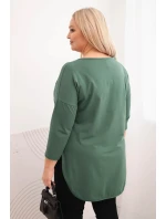 Dámská bavlněná blůza Plus Size s výstřihem do V a ohrnovacími rukávy tmavě khaki Dámská bavlněná blůza Plus Size s výstřihem do V a ohrnovacími rukávy tmavě khaki