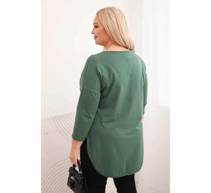 Dámská bavlněná blůza Plus Size s výstřihem do V a ohrnovacími rukávy tmavě khaki Dámská bavlněná blůza Plus Size s výstřihem do V a ohrnovacími rukávy tmavě khaki