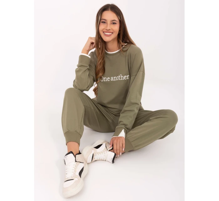 RV KMPL set A883.68 khaki RV KMPL set A883.68 khaki