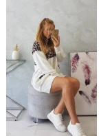 Velurové šaty s model 18749266 motivem ecru - K-Fashion Velurové šaty s model 18749266 motivem ecru - K-Fashion