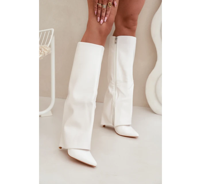 Zateplené kozačky na jehlovém podpatku s ohrnutým svrškem bílé model 21704872 - Boto Zateplené kozačky na jehlovém podpatku s ohrnutým svrškem bílé model 21704872 - Boto