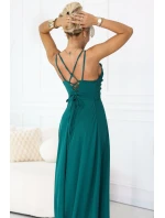 Maxi šaty bez ramínek s zavazováním na zádech a rozparkem lahvově zelené model 21956242 - numoco
