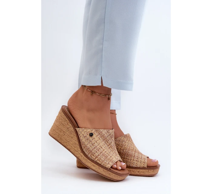 Dámské pantofle na podpatku model 21659185 Beige - SERGIO LEONE