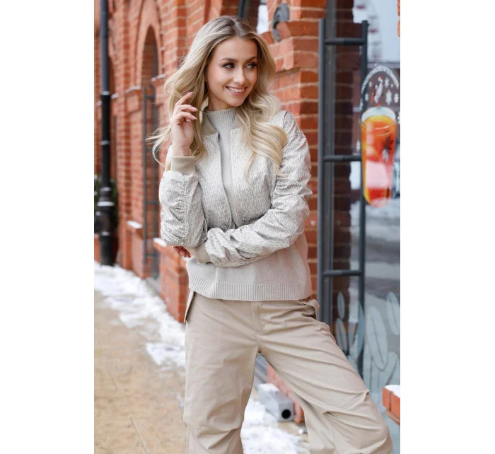 Krátká béžová dámská bunda typu bomber model 18117131 - Ann Gissy Krátká béžová dámská bunda typu bomber model 18117131 - Ann Gissy