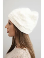 Dámská zimní čepice z vlny s ozdobným vzorem K451 ecru