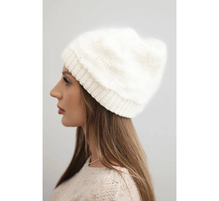 Dámská zimní čepice z vlny s ozdobným vzorem K451 ecru