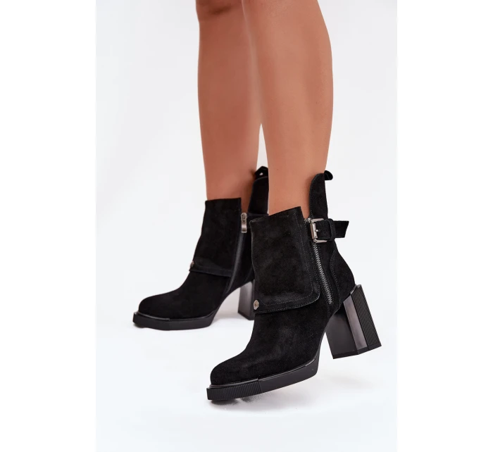 Kozačky z přírodního semiše na podpatku s přezkou model 21710345 Černé - VINCEZA