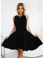 575-1 Jedinečné šaty s delšími zády - ČERNÉ 575-1 Jedinečné šaty s delšími zády - ČERNÉ