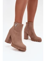 Dámské kotníkové boty s izolací na klínku s ozdobným detailem béžové Briella Dámské kotníkové boty s izolací na klínku s ozdobným detailem béžové Briella