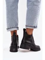 Dámské kožené kotníkové boty na podpatku s ozdobou D&A – černé Dámské kožené kotníkové boty na podpatku s ozdobou D&A – černé