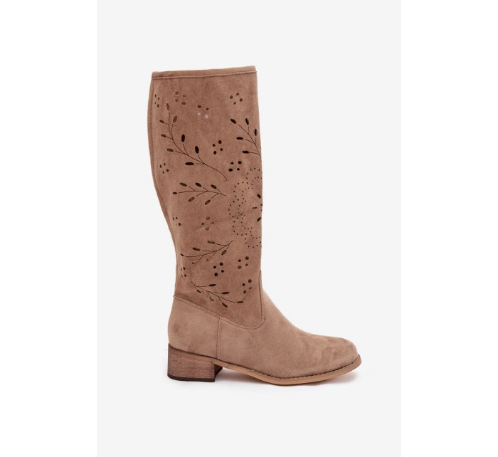 Ažurové dámské kozačky na klínu béžové model 21821926 - Boto