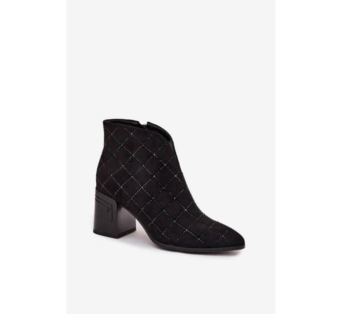 Dámské boty na sloupkovém podpatku se zdobením D&A – černé Dámské boty na sloupkovém podpatku se zdobením D&A – černé