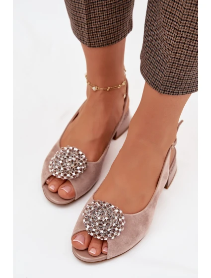 Kožené dámské sandály na podpatku s ozdobou model 22031834 béžové - D&A