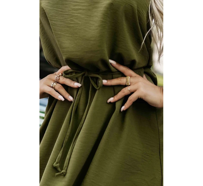 model 21335538 VICTORIA Trapézové šaty bez rukávů se zavazováním v pase khaki barva - numoco model 21335538 VICTORIA Trapézové šaty bez rukávů se zavazováním v pase khaki barva - numoco