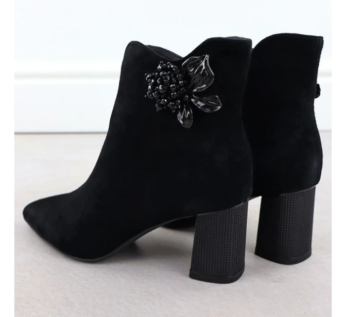 Dámské kožené kozačky s ozdobným podpatkem S.Barski 52-686