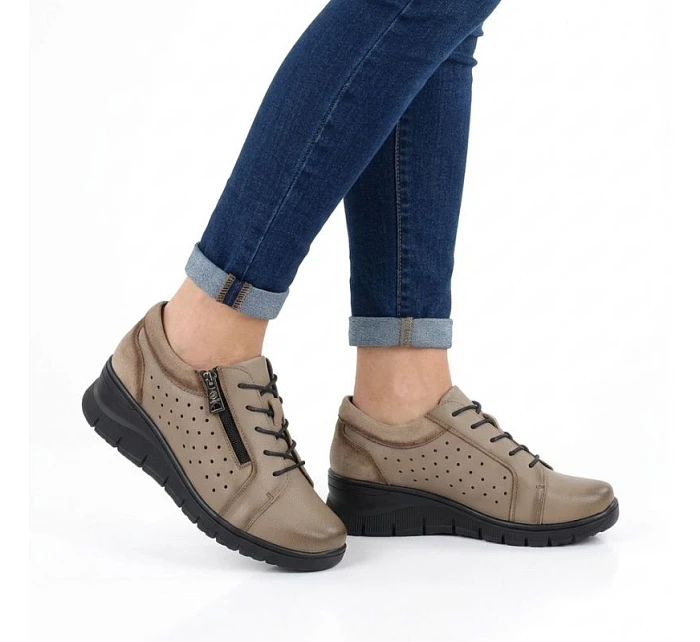 Dámské kožené polobotky na platformě béžové barvy Vinceza 39977