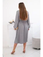 Šaty se svázaným plisovaným lemem šedý Šaty se svázaným plisovaným lemem šedý