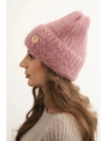 Dámská zimní čepice z huňaté pleteniny a s model 21441822 knoflíkem tmavě růžová - K-Fashion Dámská zimní čepice z huňaté pleteniny a s model 21441822 knoflíkem tmavě růžová - K-Fashion