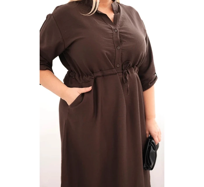 Dámská viskózová suknička Plus Size s knoflíky a vázáním v pase hnědá
