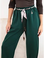 Kalhoty dámské z model 22403067 volné s vázáním zelené - K-Fashion Kalhoty dámské z model 22403067 volné s vázáním zelené - K-Fashion