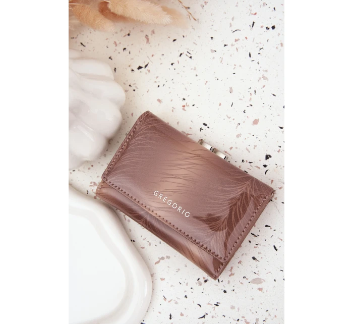 Lakovaná dámská peněženka s třpytivými detaily Cermina – béžová Lakovaná dámská peněženka s třpytivými detaily Cermina – béžová