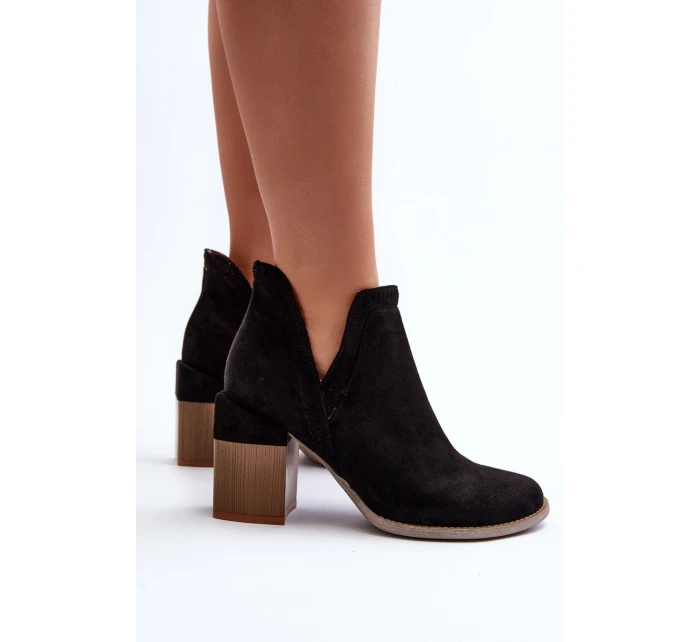 Boty na masivním podpatku s výstřihem černé model 21647731 - Boto Boty na masivním podpatku s výstřihem černé model 21647731 - Boto