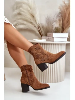 Kotníkové boty s ažurovým svrškem na podpatku, z eko semiše, hnědé Nevishiia