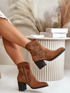 Kotníkové boty s ažurovým svrškem na podpatku, z eko semiše, hnědé Nevishiia