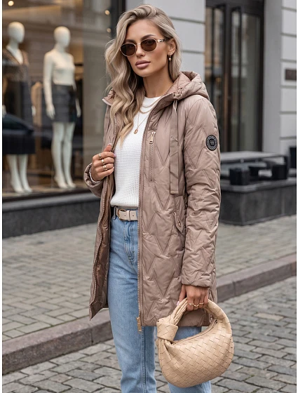 Kurtka damska przejściowa pikowana z kapturem beżowa model 22342134 - FashionStreet Kurtka damska przejściowa pikowana z kapturem beżowa model 22342134 - FashionStreet