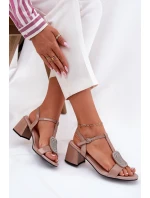 Kožené Lakované Dámské Sandály Na Podpatku S Ozdobou model 21695186 Béžové - VINCEZA Kožené Lakované Dámské Sandály Na Podpatku S Ozdobou model 21695186 Béžové - VINCEZA