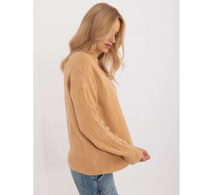 Sweter AT SW camelowy model 20459081 - FPrice Sweter AT SW camelowy model 20459081 - FPrice