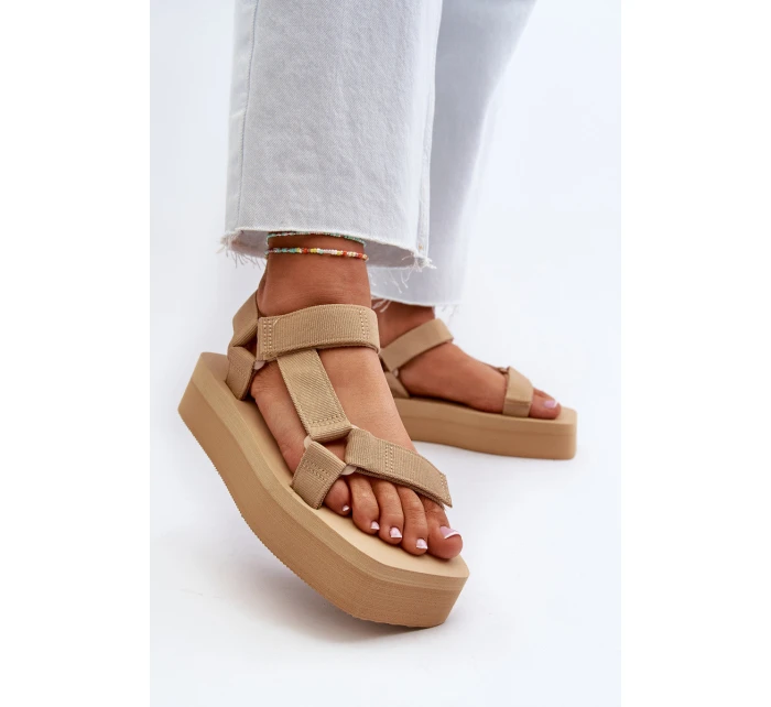 Dámské sandály na platformě béžové model 21654501 - Boto Dámské sandály na platformě béžové model 21654501 - Boto