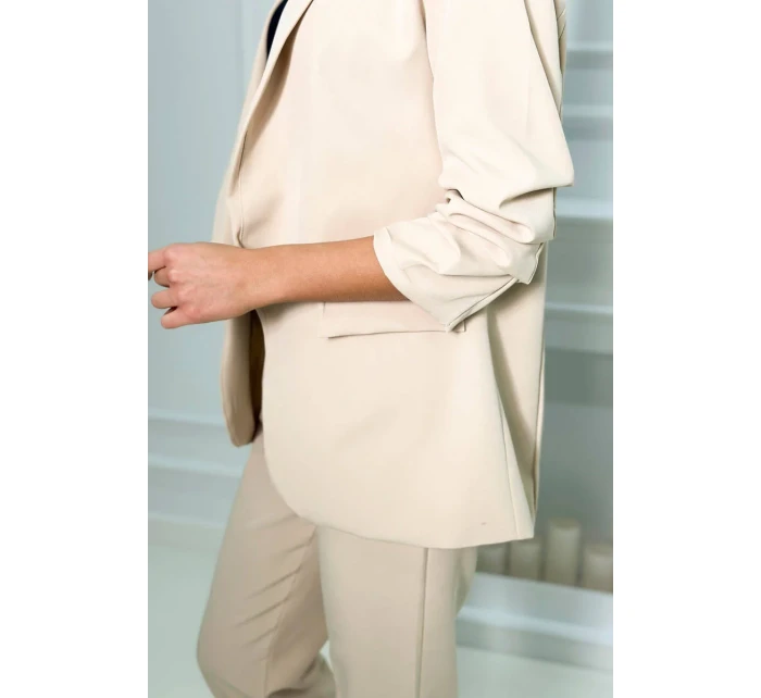 Elegantní souprava saka a kalhot tmavě béžové barvy Elegantní souprava saka a kalhot tmavě béžové barvy