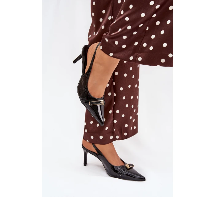 Lakované Lodičky Na Podpatku Se Zlatou Přezkou Černé model 21704627 - Boto