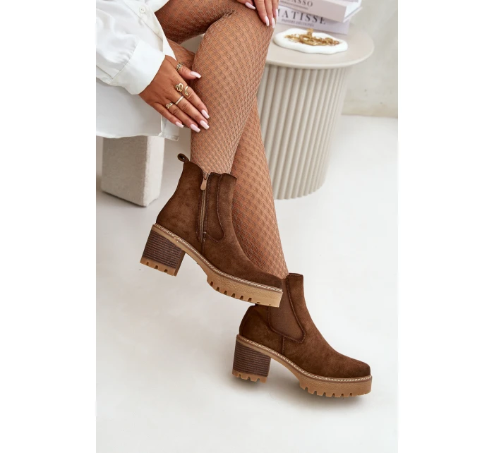 Dámské Zateplené Botky Na Podpatku Eko Semišové Hnědé model 21669094 - Boto Dámské Zateplené Botky Na Podpatku Eko Semišové Hnědé model 21669094 - Boto