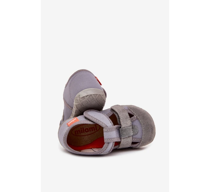 Dětské pantofle na suchý zip šedé model 21705429 - Milami