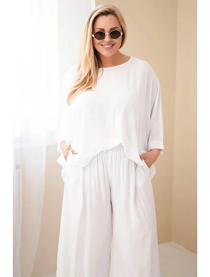 Dámský komplet Plus Size z viskózy se širokými kalhotami a halenkou bílý Dámský komplet Plus Size z viskózy se širokými kalhotami a halenkou bílý
