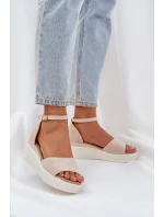 Lehké sandály na platformě a klínu světle béžové model 21684683 - Boto Lehké sandály na platformě a klínu světle béžové model 21684683 - Boto