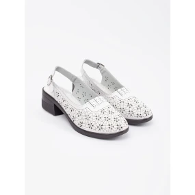 Moderní bílé dámské  sandály Obcas