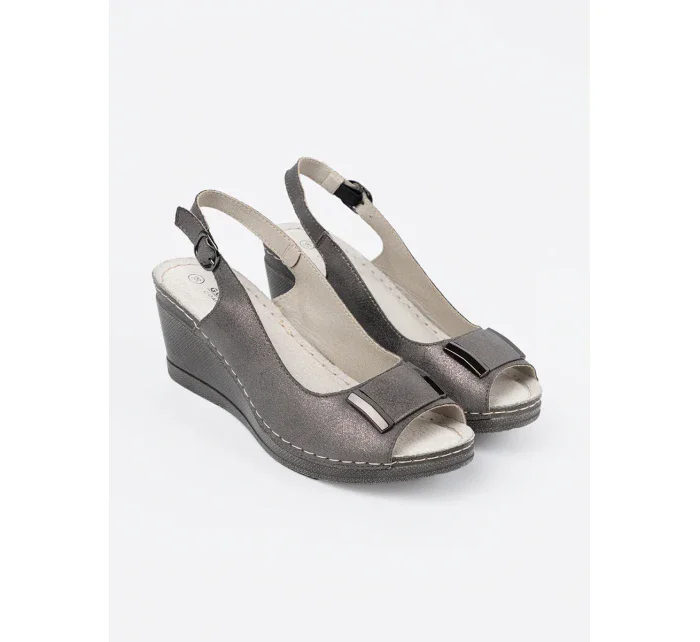 Moderní šedo-stříbrné sandály dámské na klínku Moderní šedo-stříbrné sandály dámské na klínku