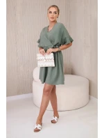 Mušelínové šaty s pasem khaki