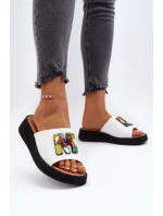 Dámské kožené pantofle na platformě s ozdobou Béžové model 21649467 - VINCEZA